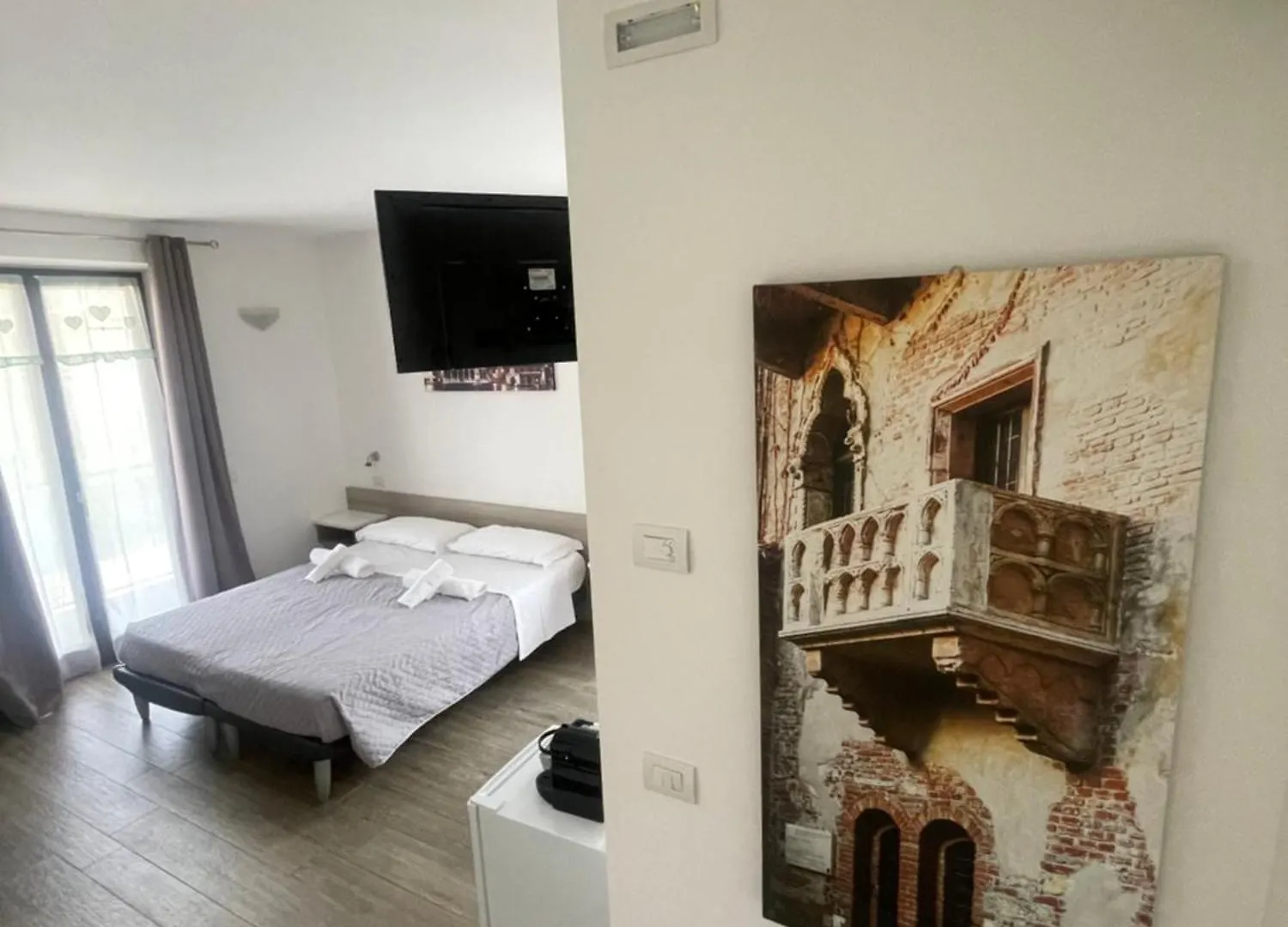 Welcome Traveller Divine Cecile Garda  Italy