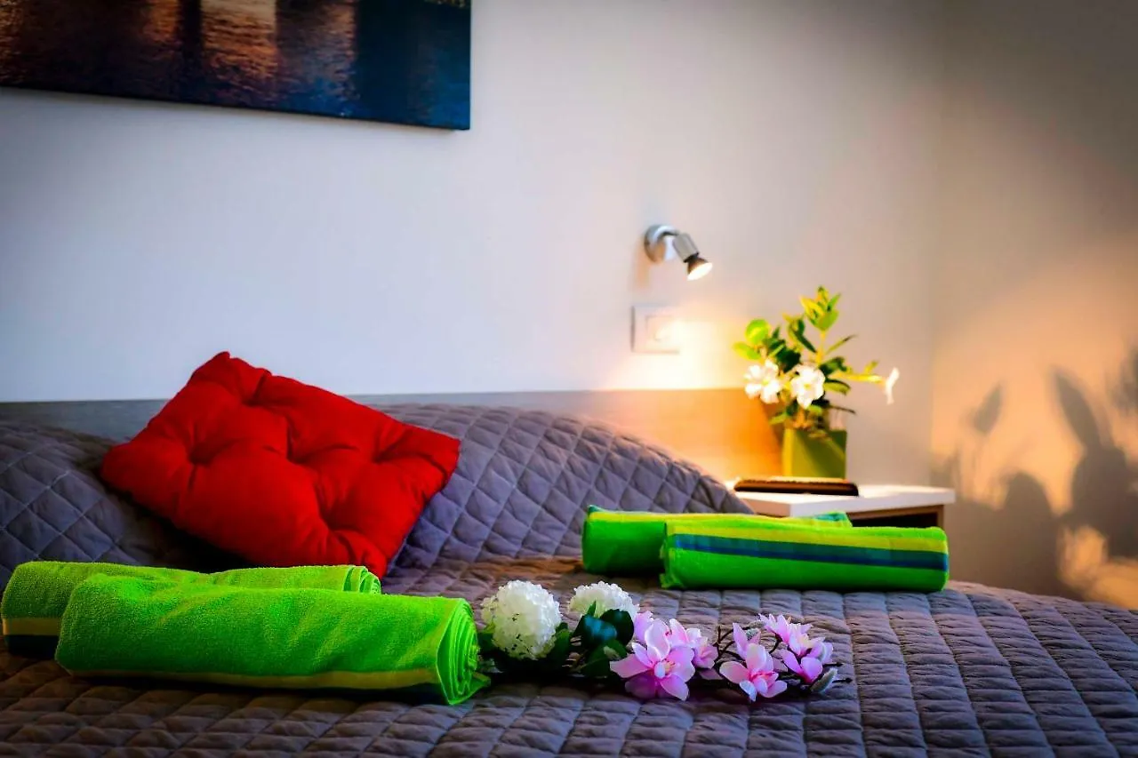 Welcome Traveller Divine Cecile Garda  0*, Garda (Verona)
