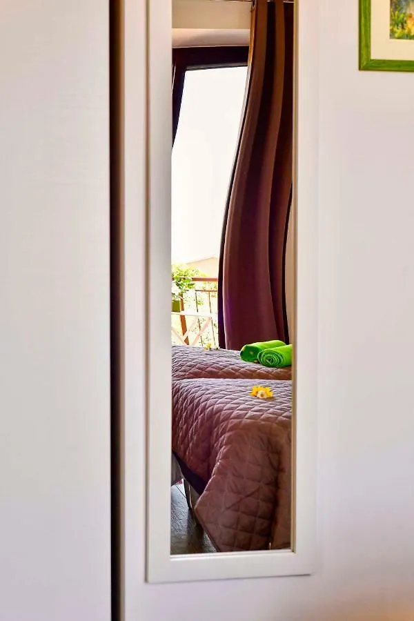 Welcome Traveller Divine Cecile Garda  Guest house Garda (Verona)
