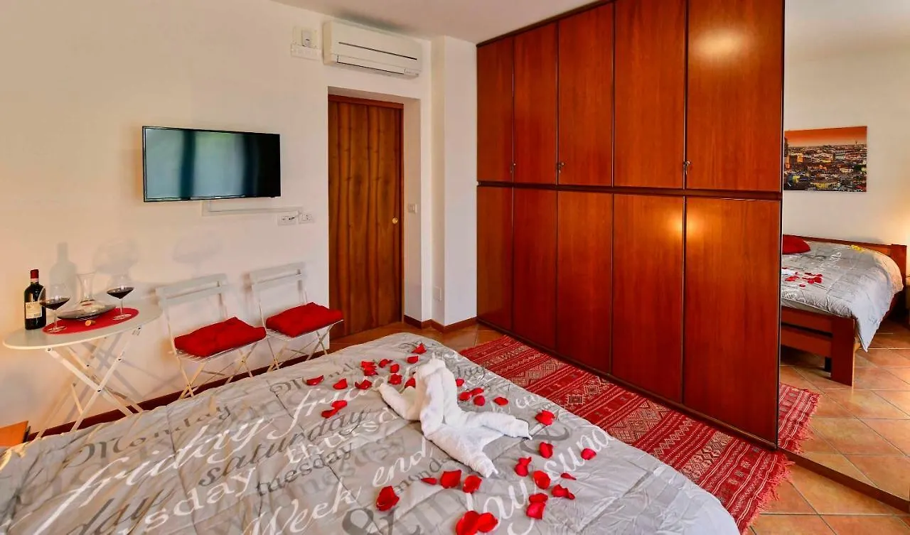 Welcome Traveller Divine Cecile Garda  Guest house Garda (Verona)