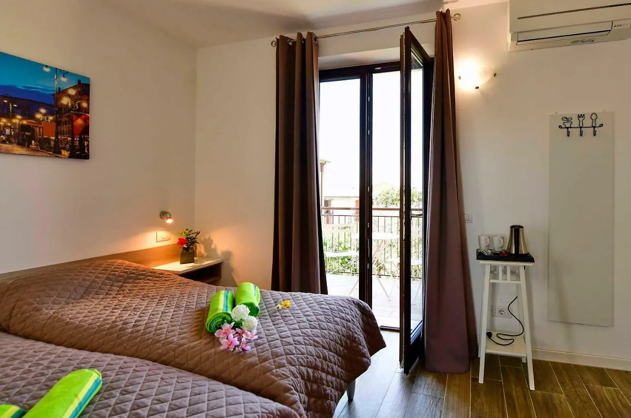 Welcome Traveller Divine Cecile Garda