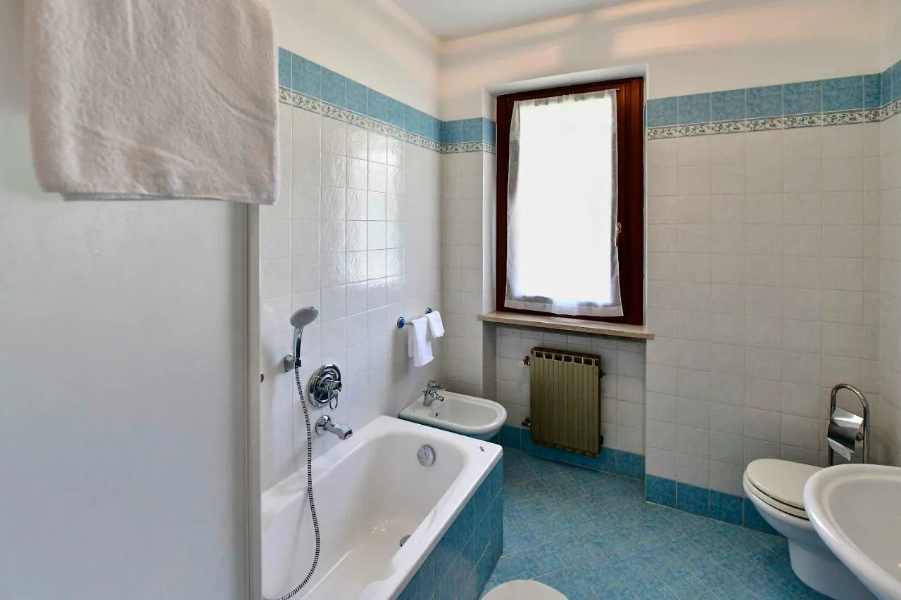 Welcome Traveller Divine Cecile Garda  Guest house