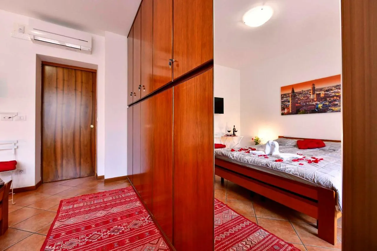 Welcome Traveller Divine Cecile Γκάρντα 0*,