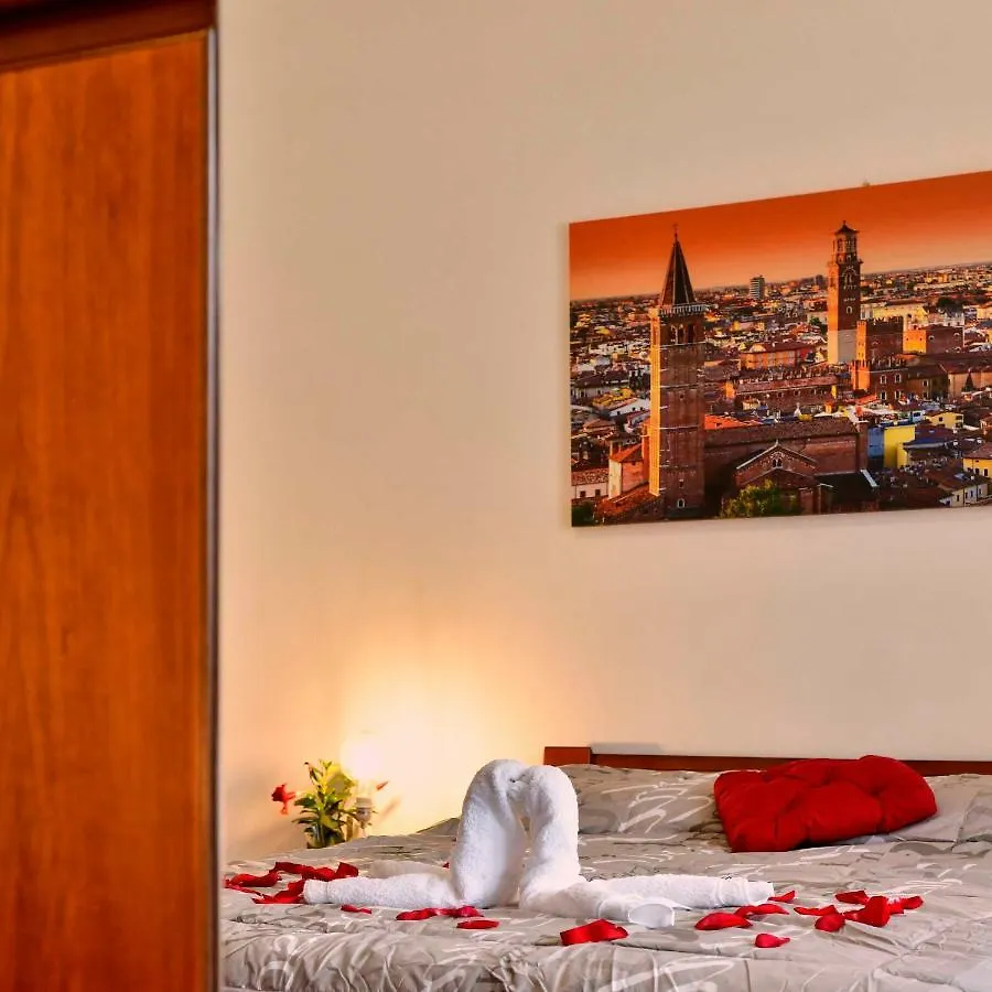 Welcome Traveller Divine Cecile Garda  Garda (Verona)
