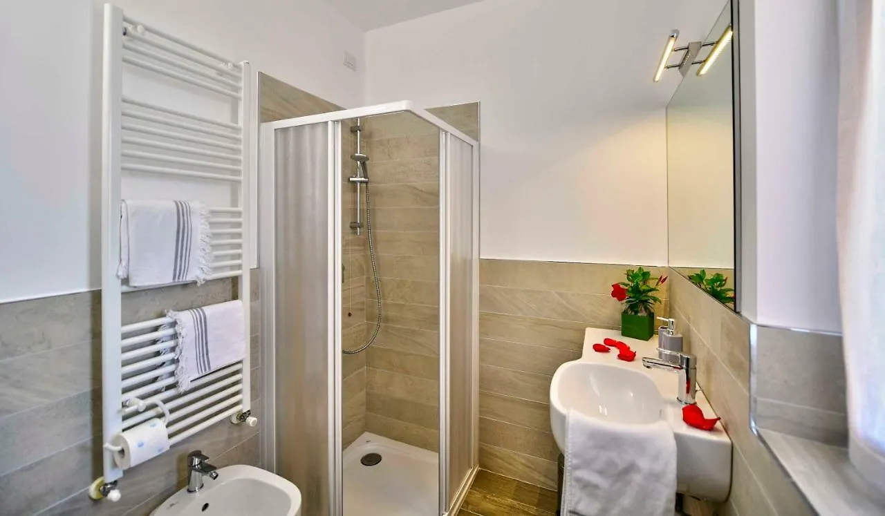 Welcome Traveller Divine Cecile Garda  0*, Garda (Verona)