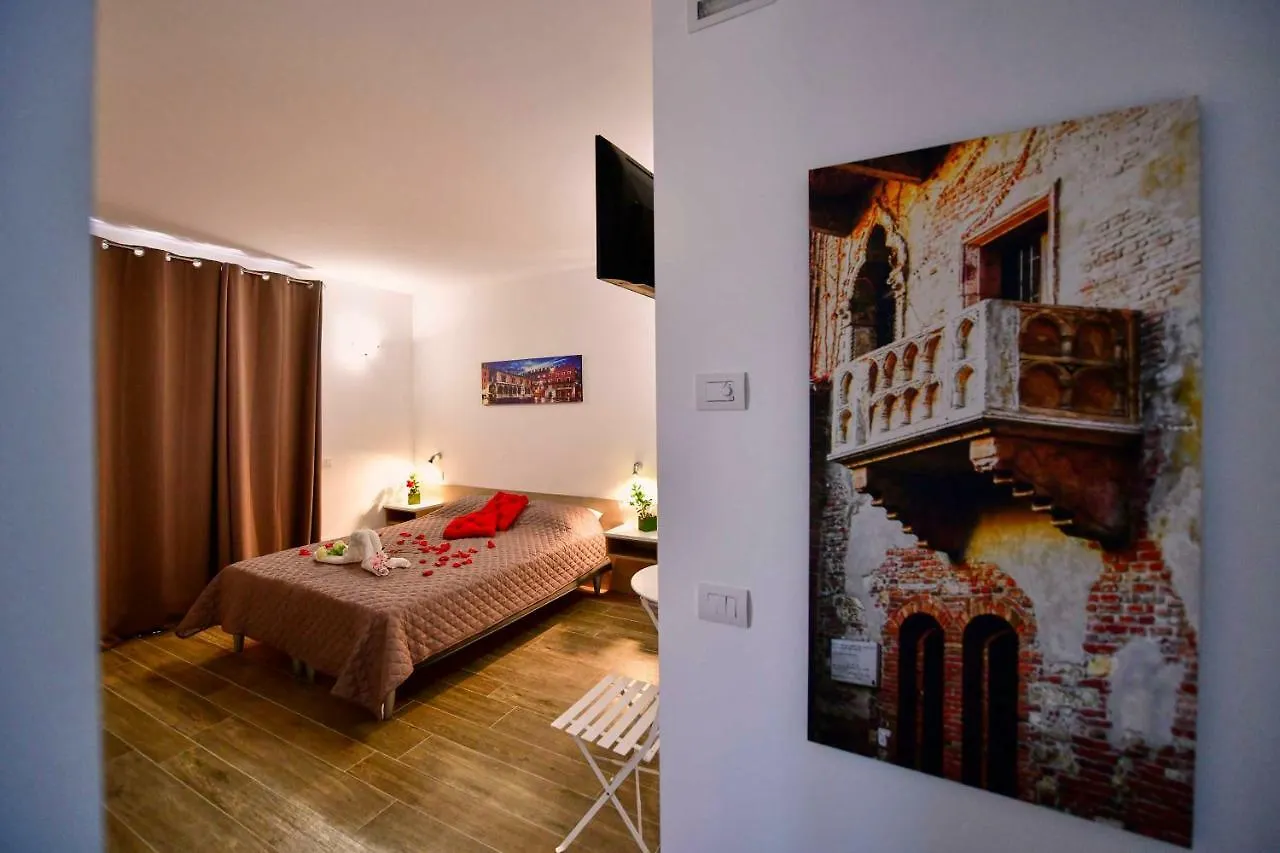 Welcome Traveller Divine Cecile Γκάρντα Πανσιόν