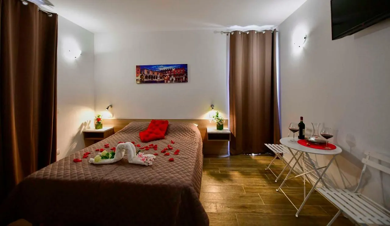 Welcome Traveller Divine Cecile Garda  0*, Garda (Verona)