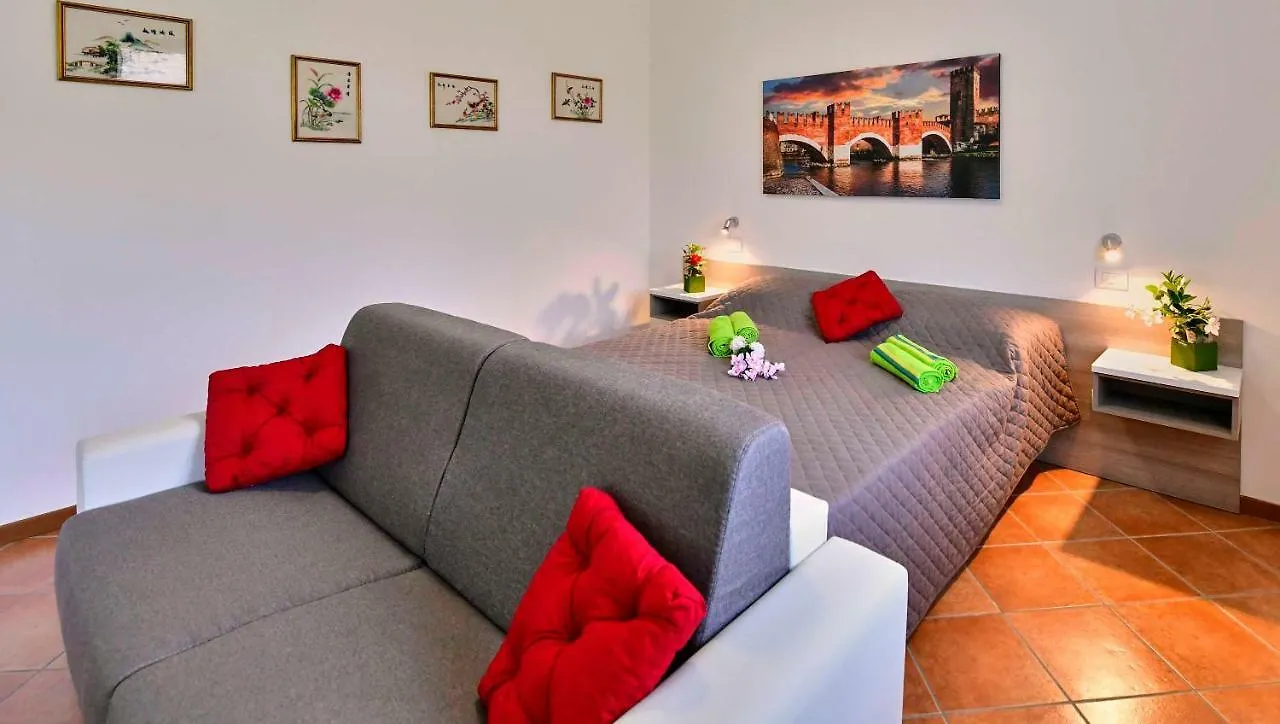 Welcome Traveller Divine Cecile Garda  Guest house