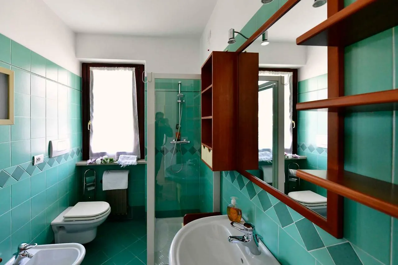Welcome Traveller Divine Cecile Garda  Guest house