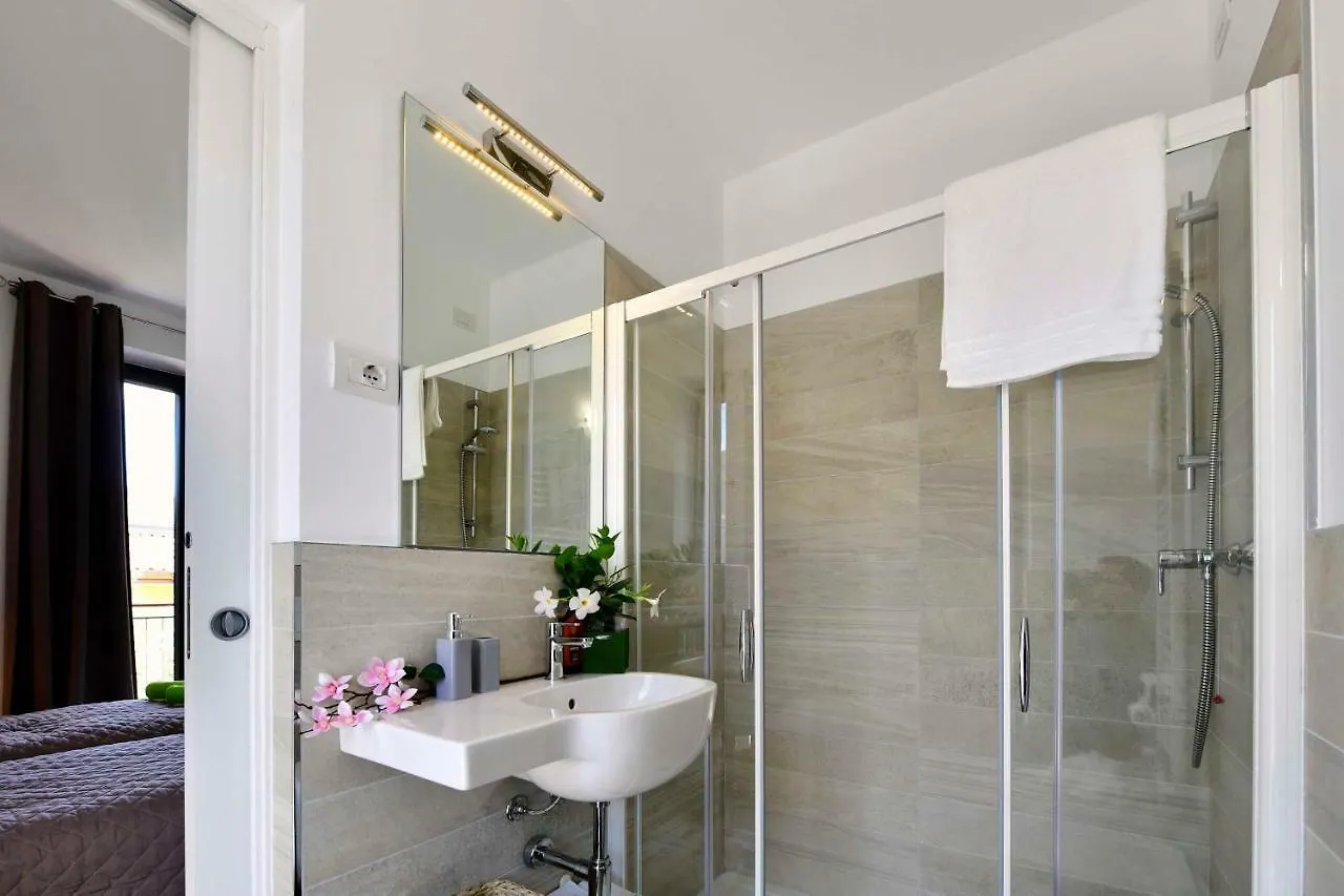 Welcome Traveller Divine Cecile Garda  Guest house Garda (Verona)
