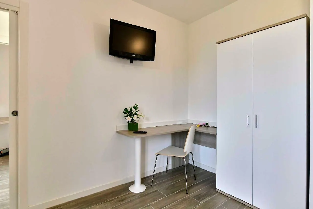 Welcome Traveller Divine Cecile Garda  0*, Garda (Verona) Italy